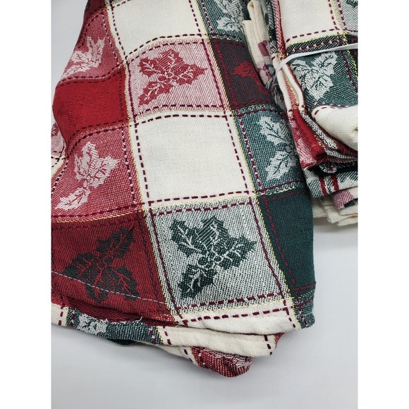 68" Round Christmas Tablecloth and 8 Cloth Napkin Set RB8 - Picture 4 of 4